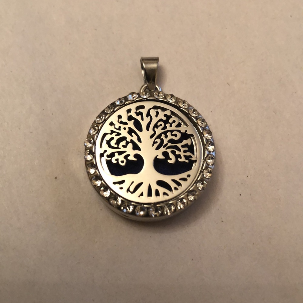 TREE OF LIFE Aromatherapy Pendant, Necklace & Extra Diffuser Tab - Picture 2 of 9
